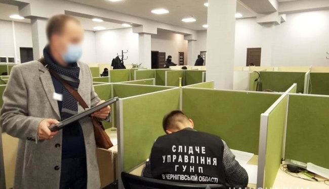 Коллекторы на Черниговщине выбивали “долги”, монтируя и публикуя в сети порно-материалы с “участием” жертв (ФОТО)