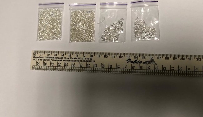 Пограничники поймали в “Борисполе” двух граждан Украины, которые перевозили бриллианты в нижнем белье (ФОТО)