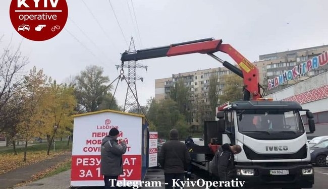 Незаконную псевдолабораторию с “тестами” на COVID-19 демонтировали в Киеве