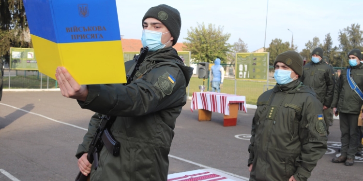 В Николаевском полку Нацгвардии новобранцы приняли присягу (ФОТО)