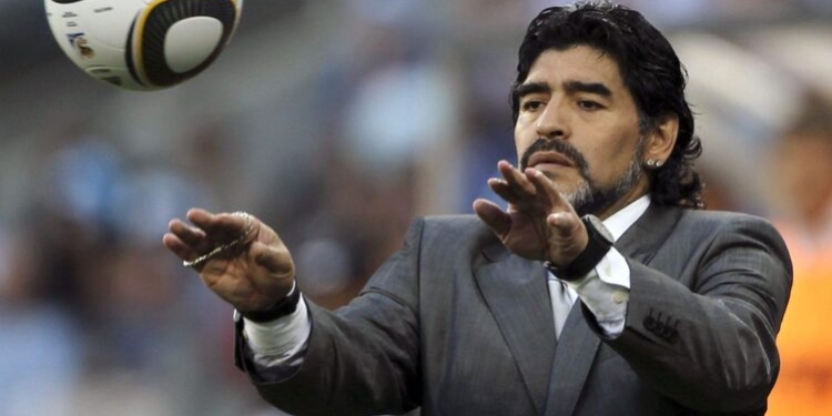 Умер легендарный футболист Диего Марадона