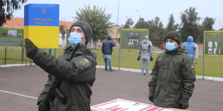 В Николаевском полку Нацгвардии новобранцы поклялись в верности украинскому народу (ФОТО)