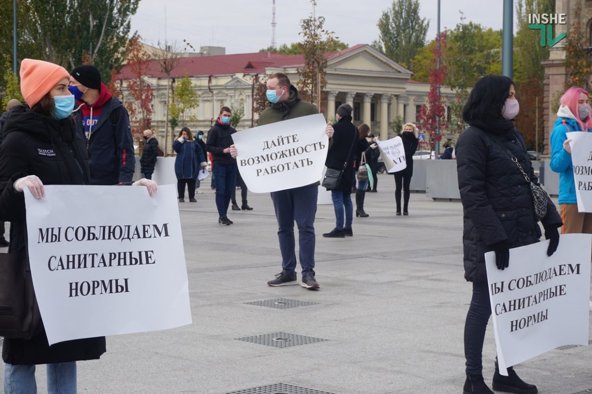 «Дайте работать ресторанам!»: в Николаеве предприниматели митинговали против карантина выходного дня (ВИДЕО и ФОТО) 5