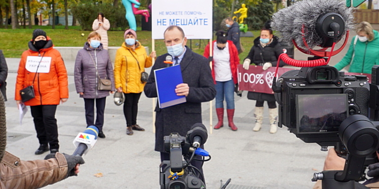 «Дайте работать ресторанам!»: в Николаеве предприниматели митинговали против карантина выходного дня (ВИДЕО и ФОТО)