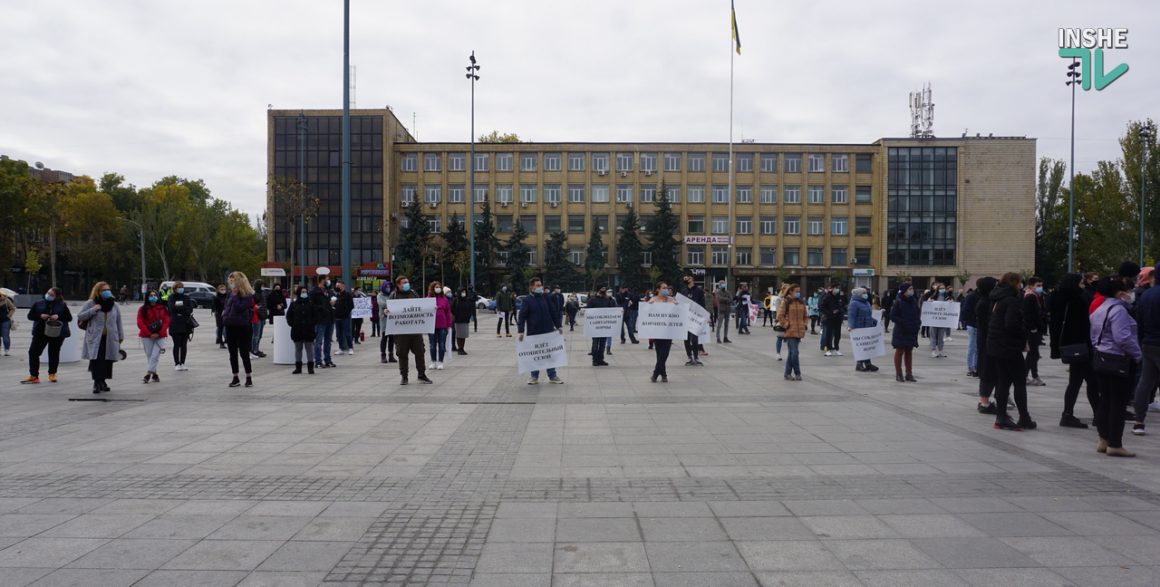 «Дайте работать ресторанам!»: в Николаеве предприниматели митинговали против карантина выходного дня (ВИДЕО и ФОТО) 13