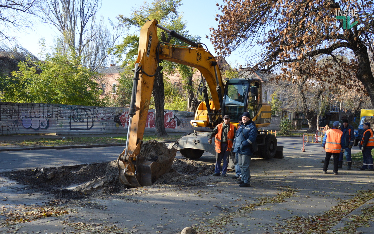 В Николаеве коммунальщики опять разрыли Спасскую на углу ул. Шнеерсона. Движение транспорта затруднено (ВИДЕО и ФОТО)