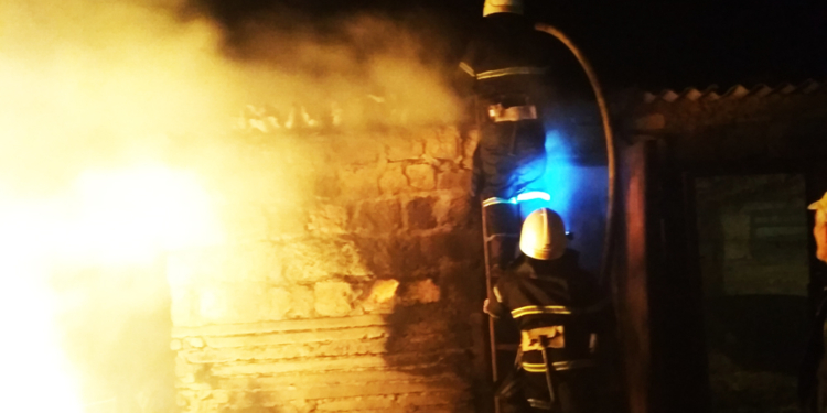 За прошедшие сутки в частном секторе Николаевской области горели хозяйственная постройка и дачный дом (ФОТО)