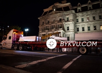 Вокруг Белого дома установили баррикады накануне выборов (ФОТО, ВИДЕО)