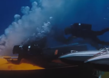 Подозреваемый пытался скрыться от ФБР на подводном скутере, как Джеймс Бонд. Но не учел, что он не в фильме (ВИДЕО)