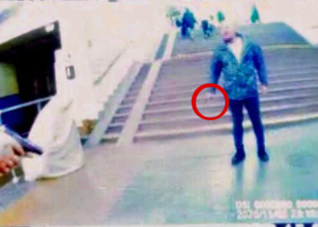 За замечание о маске мужчина напал на полицейского в метро Киева: останавливали выстрелом