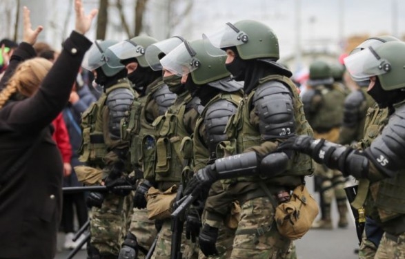 Во время протестов в Беларуси в воскресенье задержали более 300 человек