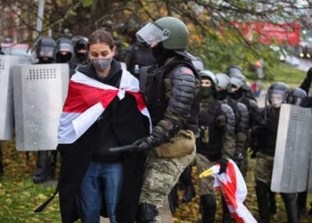 В Минске снова акция протеста, силовики стреляют и массово задерживают людей (ФОТО, ВИДЕО)