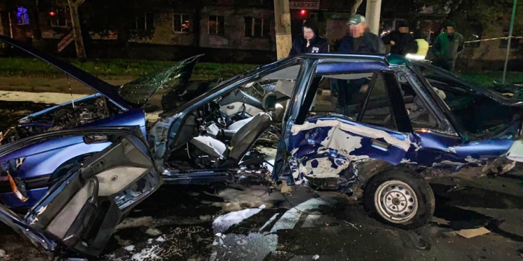 На проспекте Героев Украины водитель BMW устроил ДТП и сбежал с места происшествия (ФОТО)