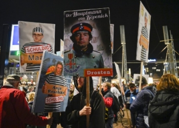 В немецком Лейпциге произошли столкновения между полицией и противниками коронавирусных ограничений
