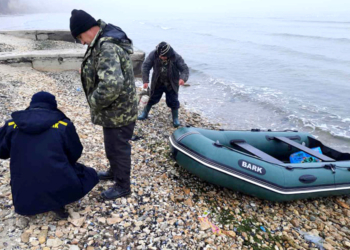 На Николаевщине спасатели с пограничниками помогли заблудившимся в тумане  рыбакам вернуться на берег (ФОТО)