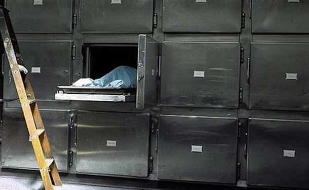 Успел: мужчина очнулся в морге, когда его начали готовить к бальзамированию