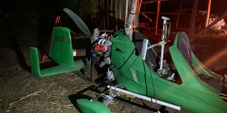 Веселая компания контрабандистов. Офицер-пограничник и священник переправляли сигареты на автожире (ФОТО)