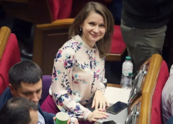 В “Слуге народа” хотят назначить судьей КС своего нардепа Совгирю