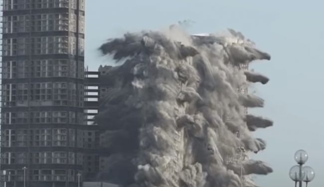 В ОАЭ взорвали четыре небоскреба сразу