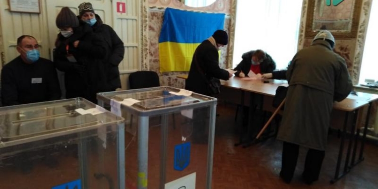 Николаевцы очень неактивно голосуют на втором туре выборов (ФОТО)