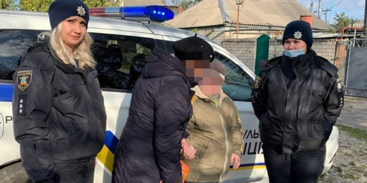 В Николаеве благодаря сообщению неравнодушной гражданки патрульные вернули домой 14-летнего мальчика с аутизмом (ФОТО)