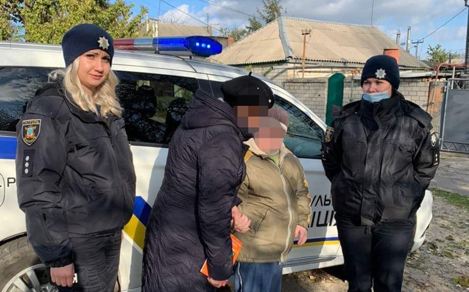 В Николаеве благодаря сообщению неравнодушной гражданки патрульные вернули домой 14-летнего мальчика с аутизмом (ФОТО) 7