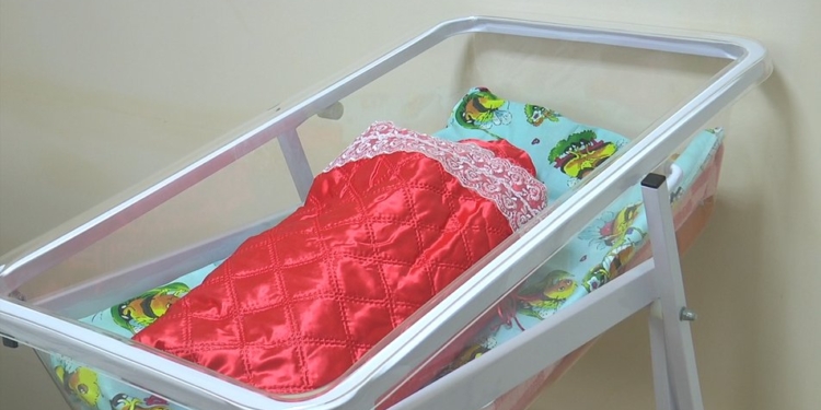 В Вознесенске родителям вручают новорожденных в новогодних конвертах (ВИДЕО)