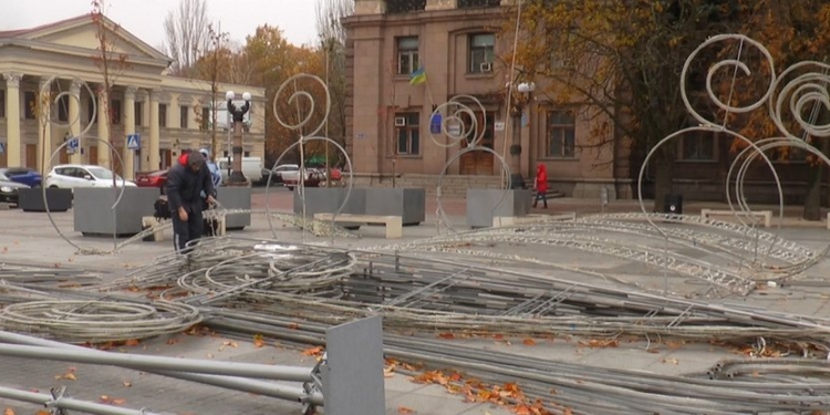 На Соборной площади готовятся к новогодним праздникам (ВИДЕО)