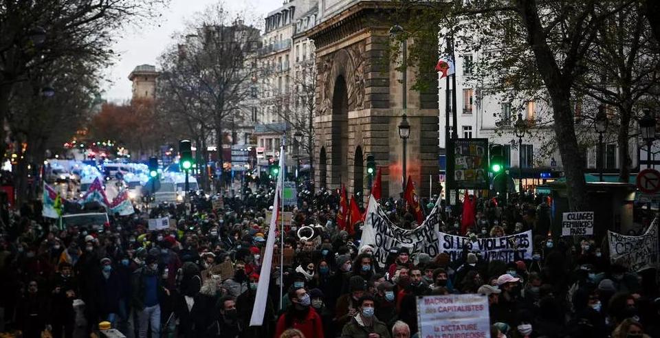 На протестах в Париже против закона о глобальной безопасности задержали свыше 100 человек 1