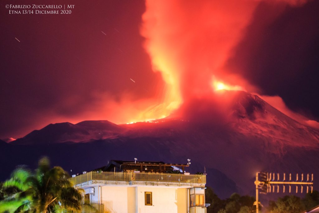 На Сицилии проснулся вулкан Этна (ФОТО, ВИДЕО) 1