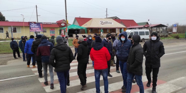 На Кировоградщине бастуют работники урановых шахт: перекрыты три автотрассы (ФОТО, ВИДЕО)