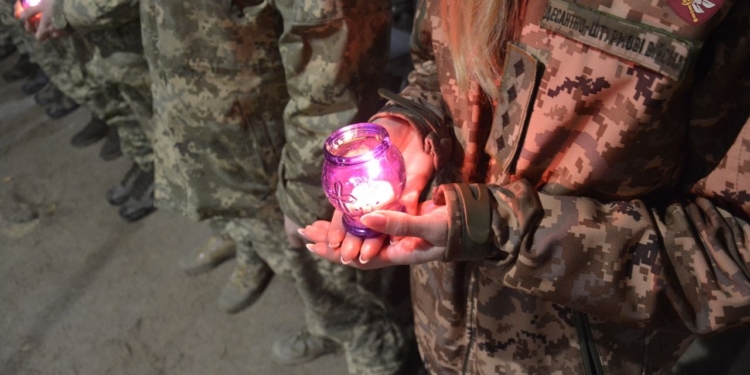 Николаевские десантники встретили Вифлеемский огонь мира в зоне ООС (ФОТО)