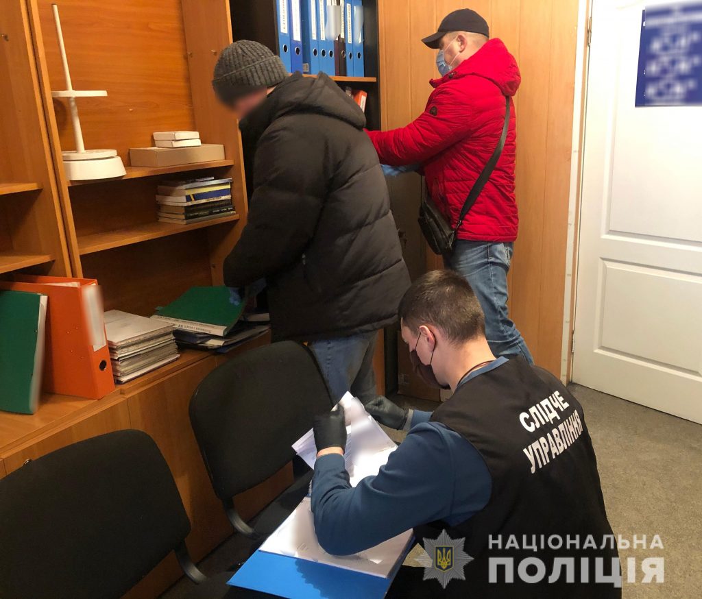 Николаевские полицейские провели обыски в Кривом Роге в фирмах, которым принадлежит разорившая скифский курган техника (ФОТО, ВИДЕО) 3