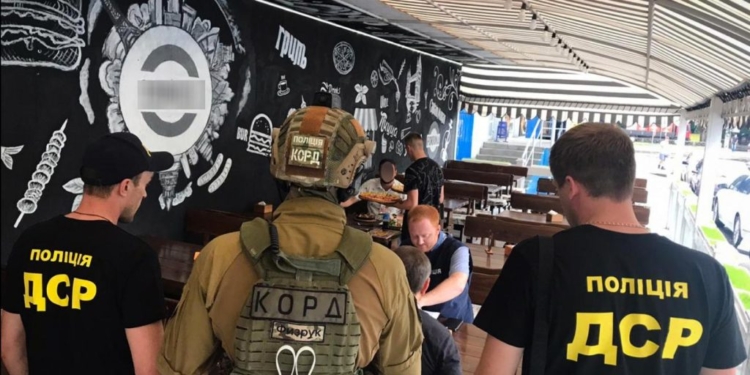 В Николаеве будут судить двух мужчин, вымогавших у предпринимателя 200 тыс.грн. несуществующего долга