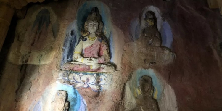 В Китае нашли 23 наскальных 900-летних изображения Будды