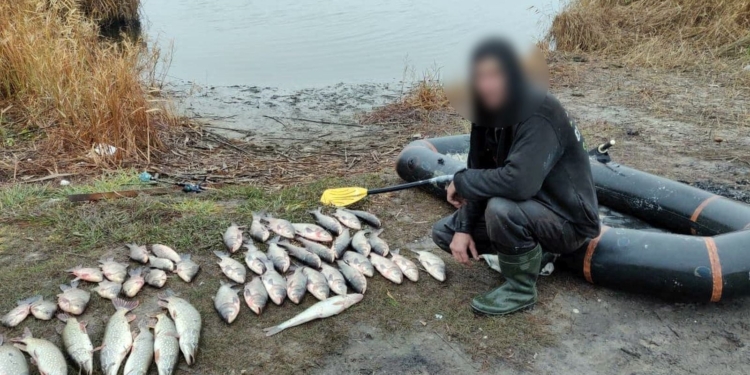 На Ингуле Николаевский рыбоохранный патруль задержал браконьера с 17,5 кг рыбы (ФОТО)