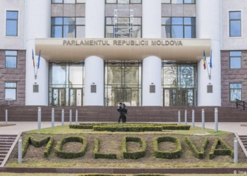 Парламент Молдовы ограничил полномочия президента и принял ряд пророссийских законов – Санду зовет людей на протесты