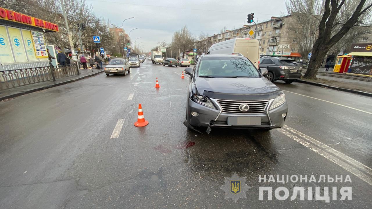 В Николаеве на пешеходном переходе Lexus сбил мужчину – пострадавший скончался в больнице (ФОТО)