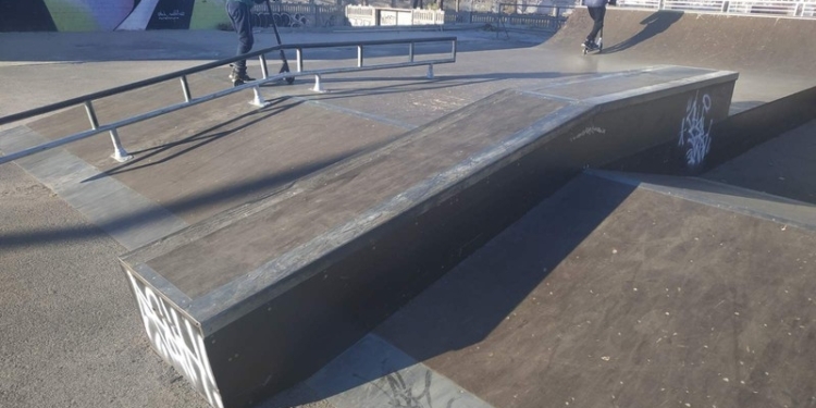 В скейт-парке в Николаеве мужчина выстрелил из травмата в спину подростку (ВИДЕО)