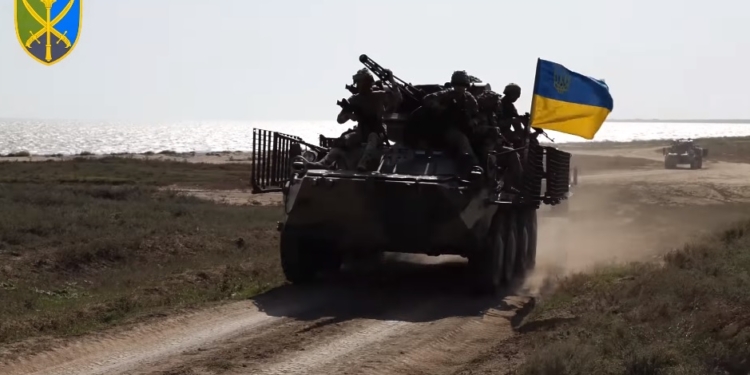 Как «крылатая пехота» училась оборонять Юг Украины (ВИДЕО)