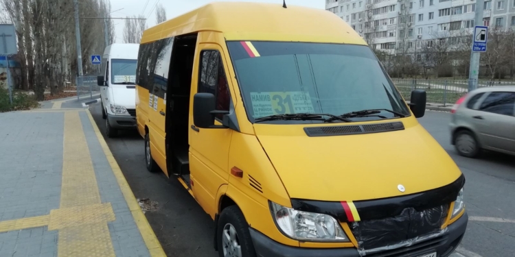 Есть нарушения: в Николаеве проверили, как маршрутчики выполняют договорные условия на четырех городских маршрутах общего пользования (ФОТО)