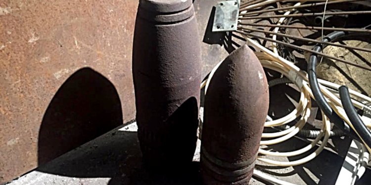 В Николаеве на Заводской нашли два старых артснаряда (ФОТО)