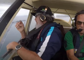 В Бразилии смартфон выпал из самолета и уцелел, сняв полет (ВИДЕО)