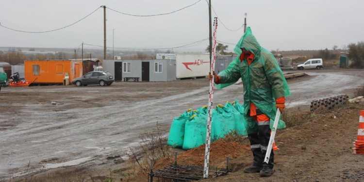 На въезде в  Николаев  начался монтаж первых двух  WIM-систем взвешивания в движении (ФОТО)