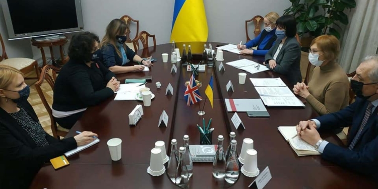 Денисова рассказала послу Великобритании, сколько украинцев находится в плену на Донбассе, и попросила о помощи