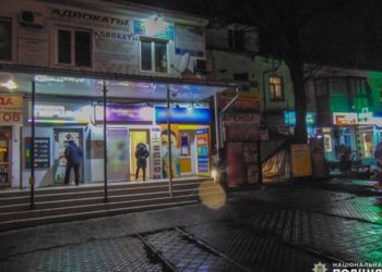 В Николаеве вооруженный  грабитель напал на работницу кредитной организации