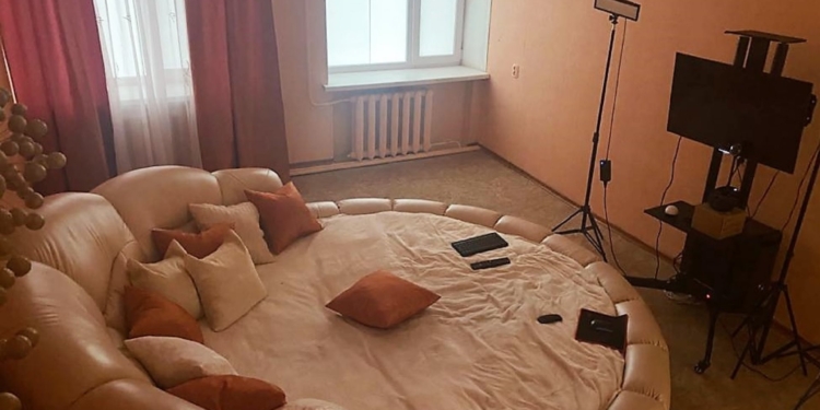 Пара николаевцев  устроила онлайн-порностудию в арендованном офисе (ФОТО)