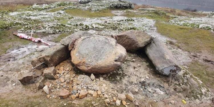 В Южноукраинске разбили древний менгир возрастом 5 тысяч лет (ФОТО)