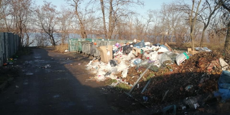 “Город утопает в мусоре”. Николаевцы массово жалуются на бездействие городской власти (ФОТО)