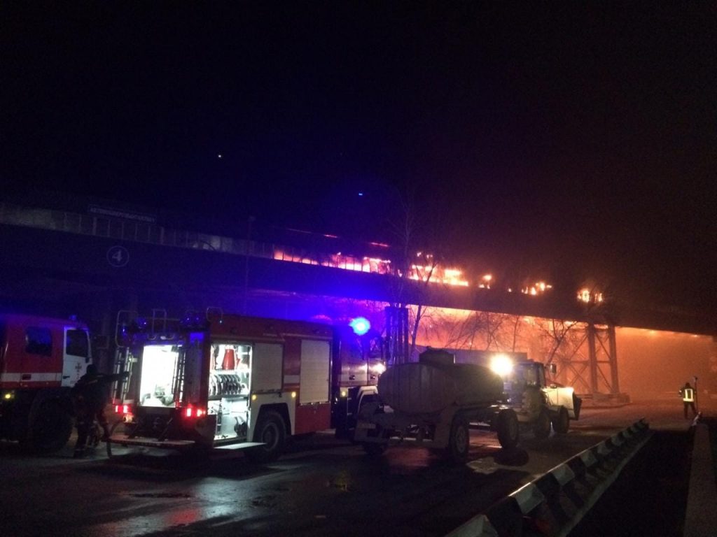 В Николаеве крупный пожар на зерновом терминале 1
